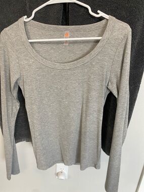 Mono B Heather Gray Ribbed Long Sleeve Scoop Neck Top